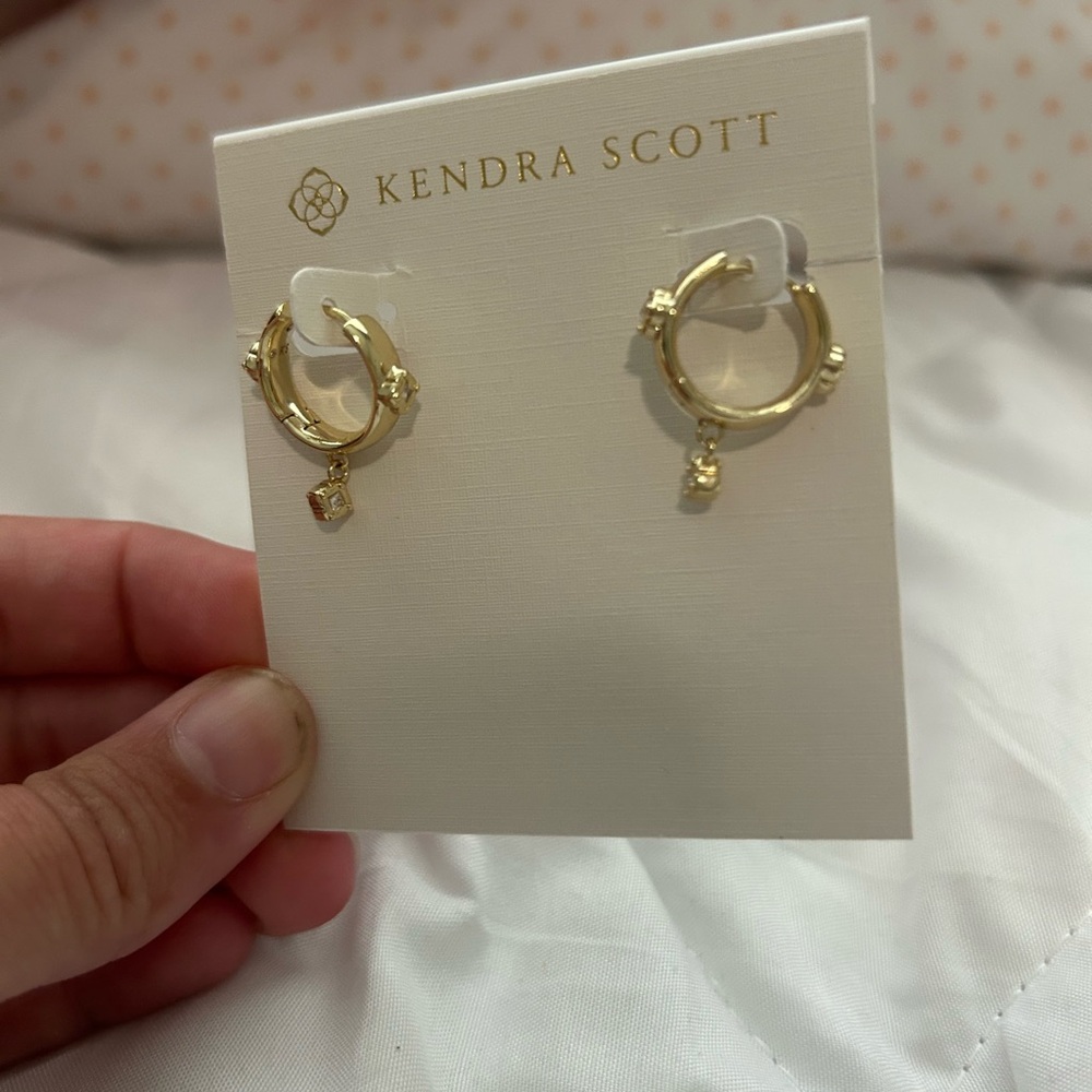 Kendra Scott Gold hoop Earrings - Picture 5 of 6
